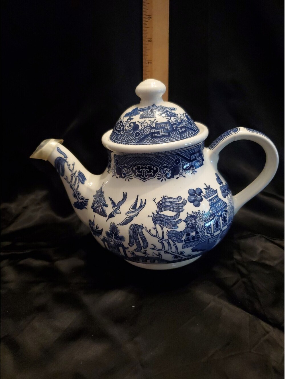 Vtg Churchill Blue Willow Teapot
